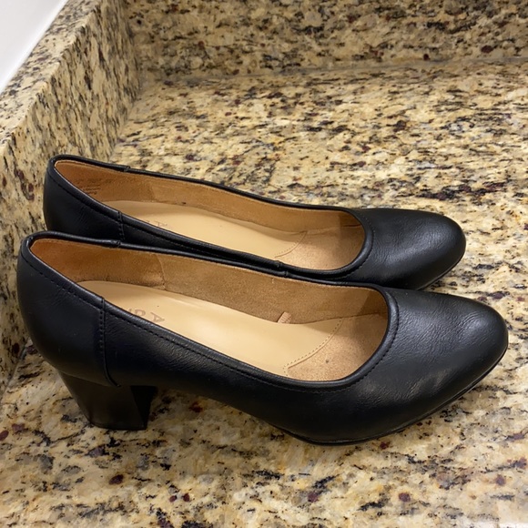 Naturalizer Shoes - Naturalizer heels size 6W